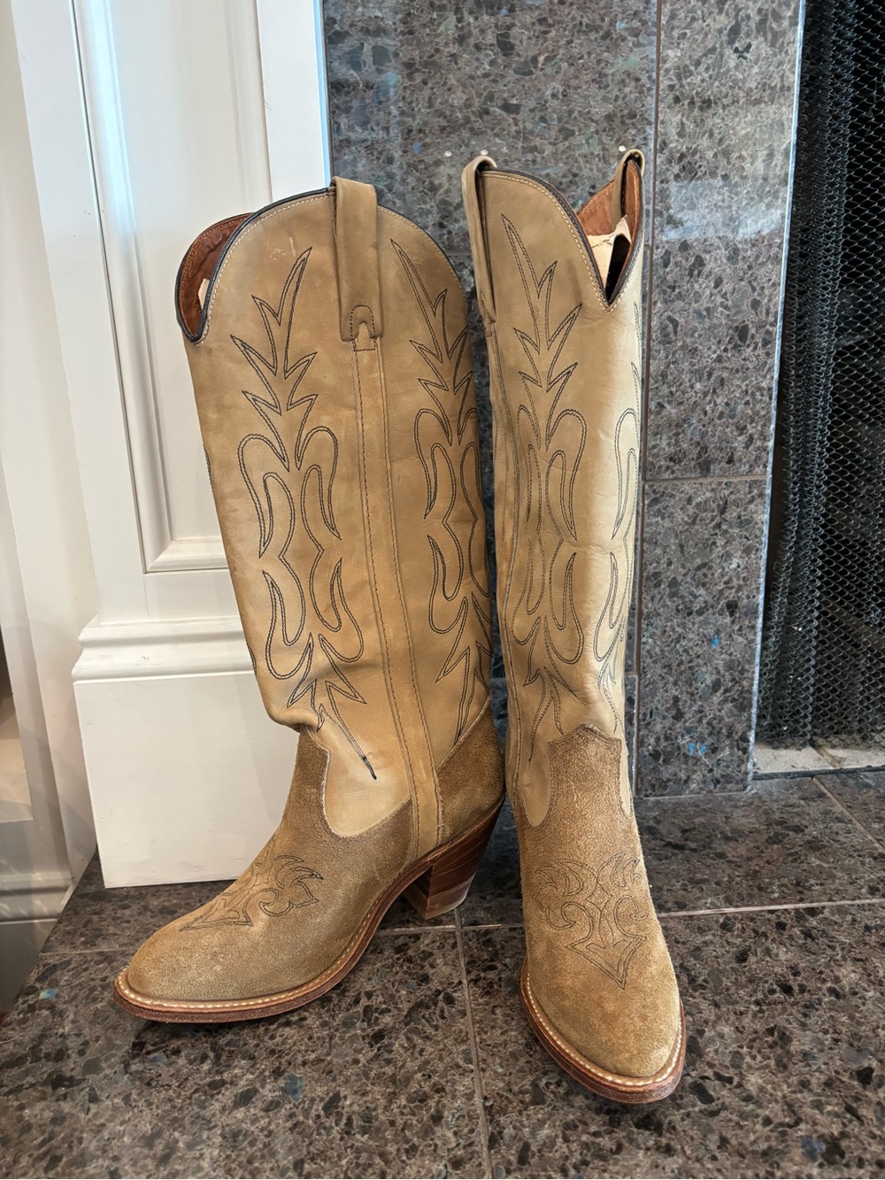 Women's Tan Western Cowboy Boots - Classic Embroidered Shaft